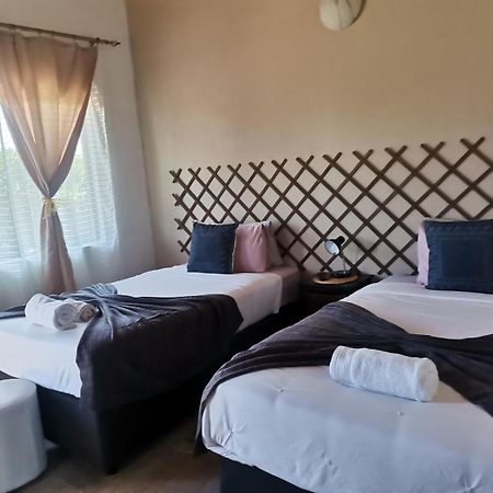 Monakaladi Gardens Function Venue And Homestead Mafikeng Room photo